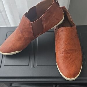 Frye Women's Slip-On Loafers in Cognac Brown